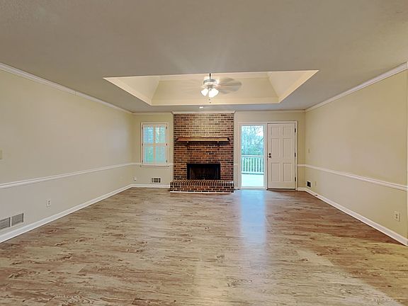 3rd image of 230 Southmoor Cir