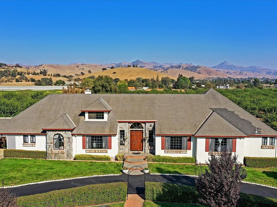 1st image of 330 Arroyo Seco Dr