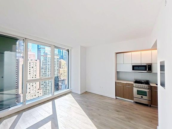 5th image of 242 W 53rd St #11B