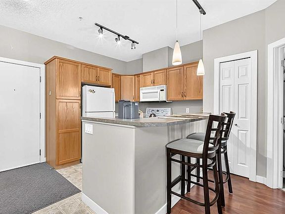 5th image of 1414 N 17th St SE #303