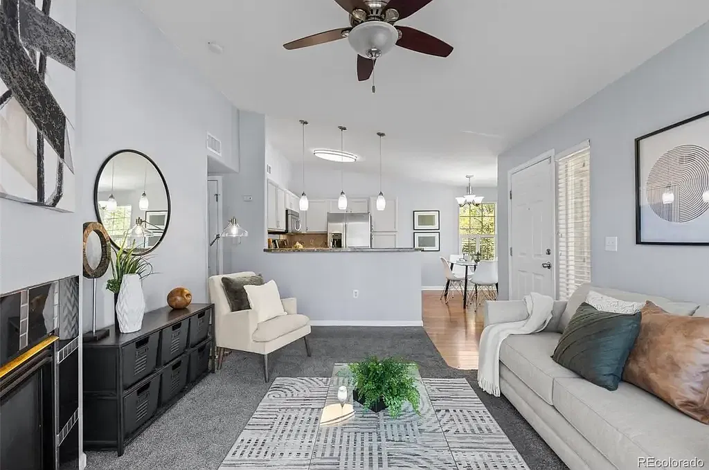 2 bed, 955 sqft, $1,900 — Photo 1
