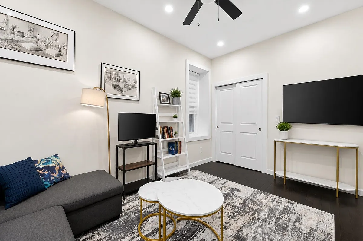 Building Photo - 316 Hudson St #1B