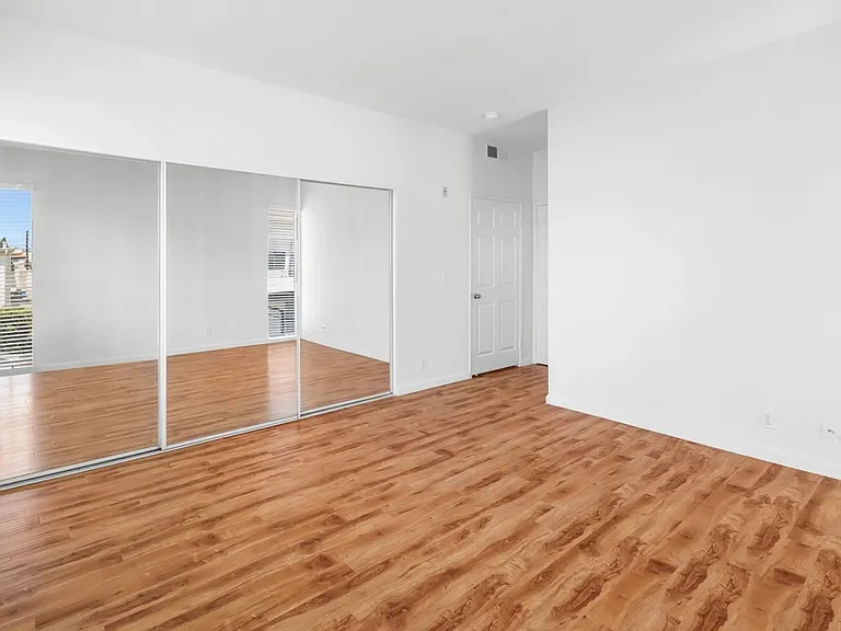 1828 Purdue Ave #203 — Photo 31