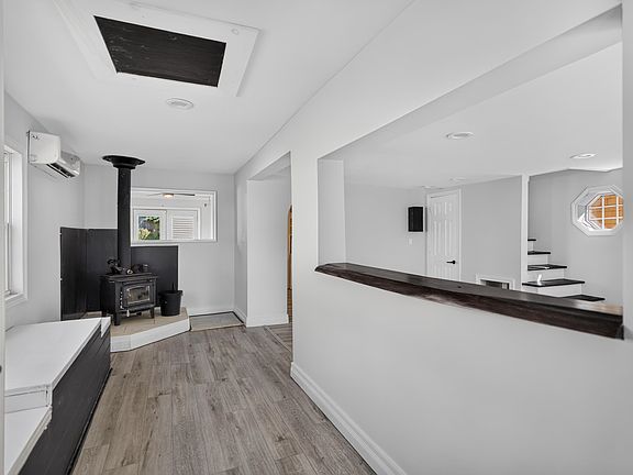5th image of 76 Beach St