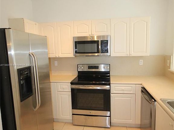 5th image of 1660 SE 29th St Unit 102
