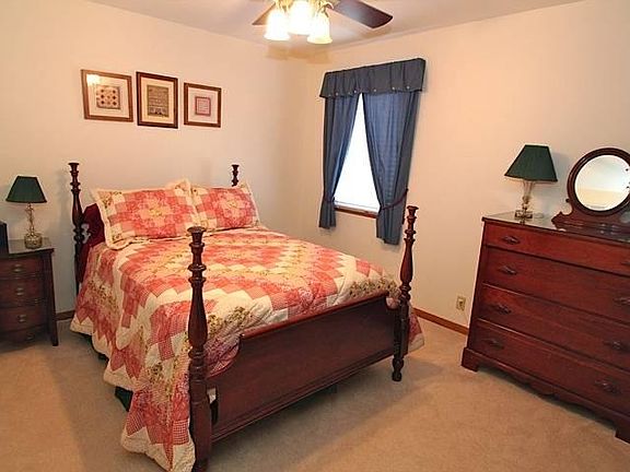 3rd image of 19370 N Hills Dr