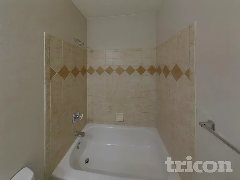 2290 Saint Claire Dr — Photo 13