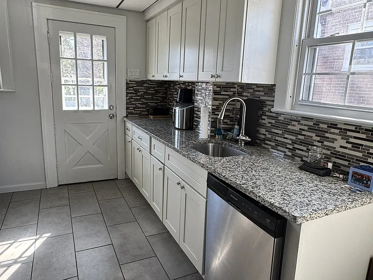 908 Linden Ave — Photo 4