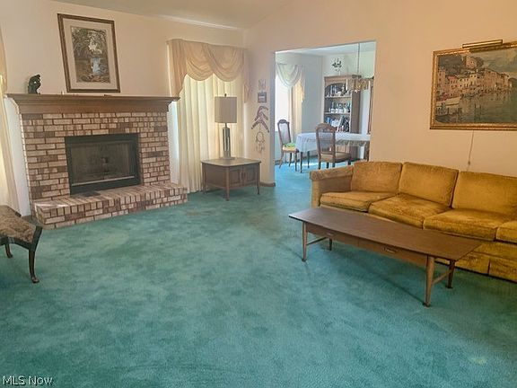3rd image of 169 Findlay Ct