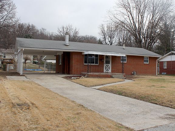 2nd image of 825 Amherst Dr