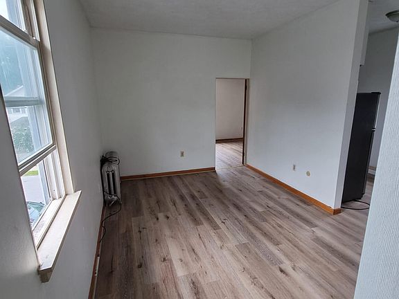 3rd image of 148 Nicholson St #2