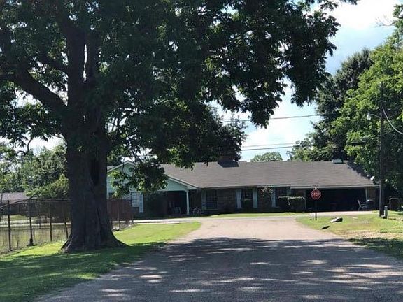 3rd image of 700 Catalpa St