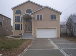 422 S South Ocean Ave, Freeport, NY 11520