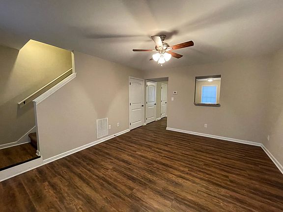 2nd image of 2000 Willow Dr #9