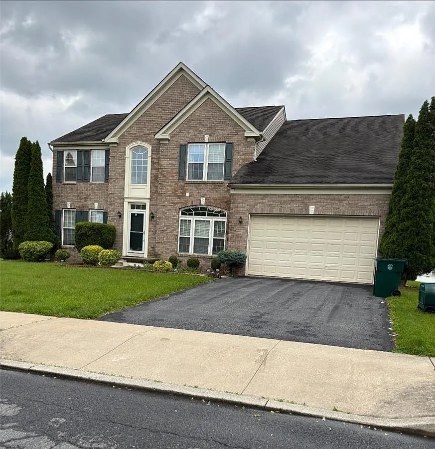 4 bed, 2.5 bath, 3298 sqft, $3,800 — Photo 1