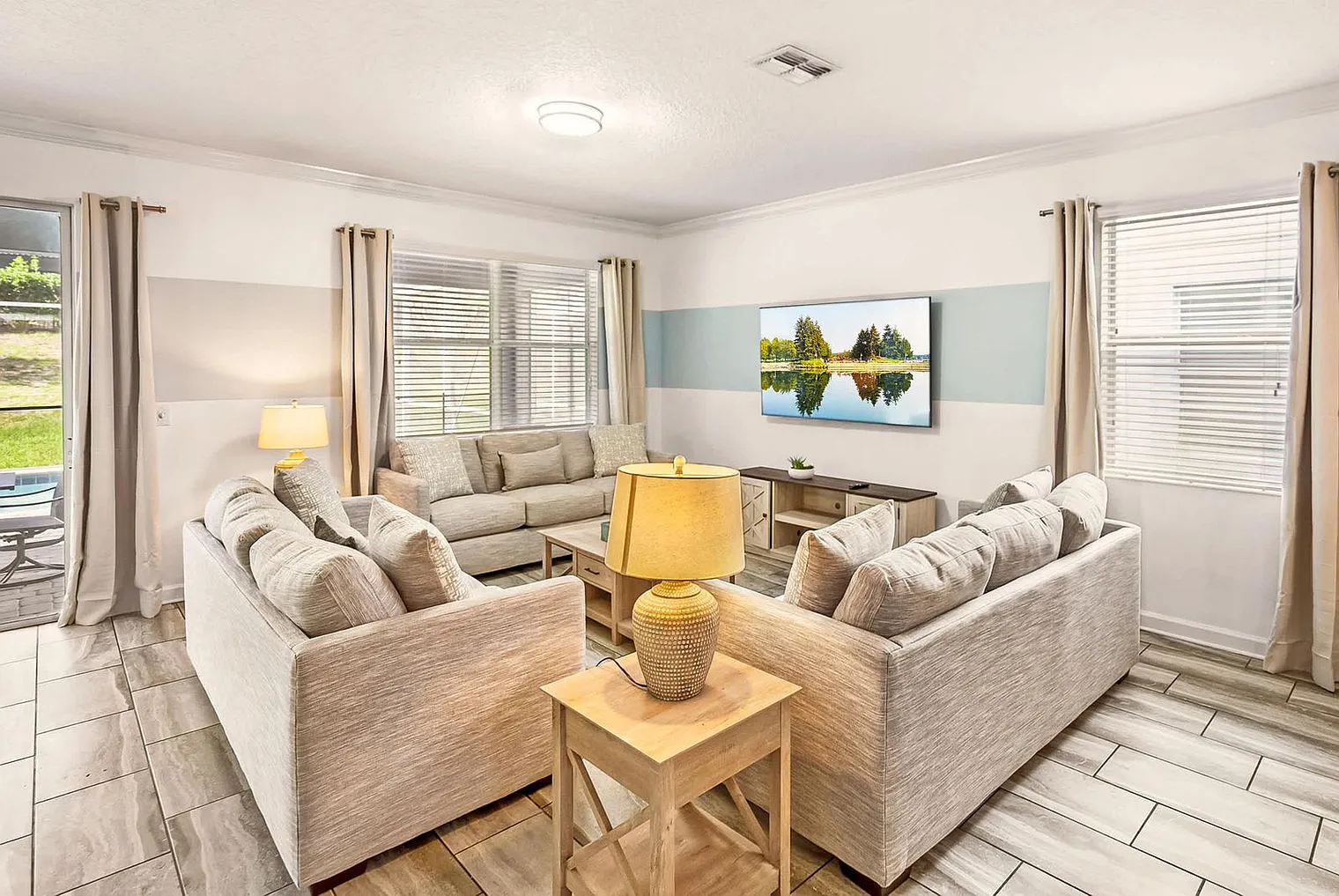 9 bed, 5.0 bath, 4370 sqft, $7,833 — Photo 1