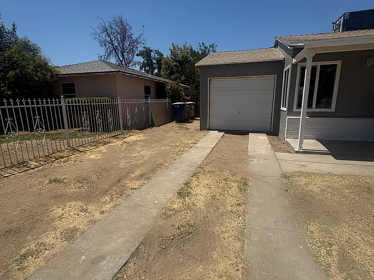 1517 N Millbrook Ave — Photo 2