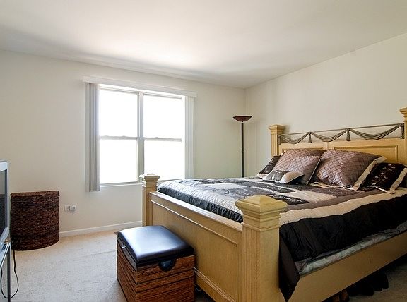 5th image of 7043 S Oglesby Ave #37-M