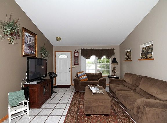 5th image of 5921 Emerald Pointe Dr