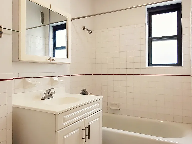 115 W 16th St #231 — Photo 4