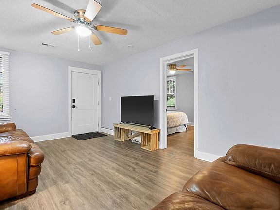 4th image of 20 Granada Dr