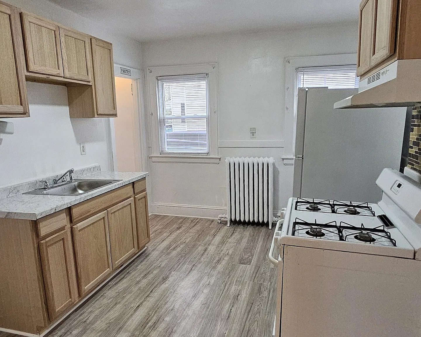 2 bed, 1.0 bath, 2882 sqft, $1,500 — Photo 1