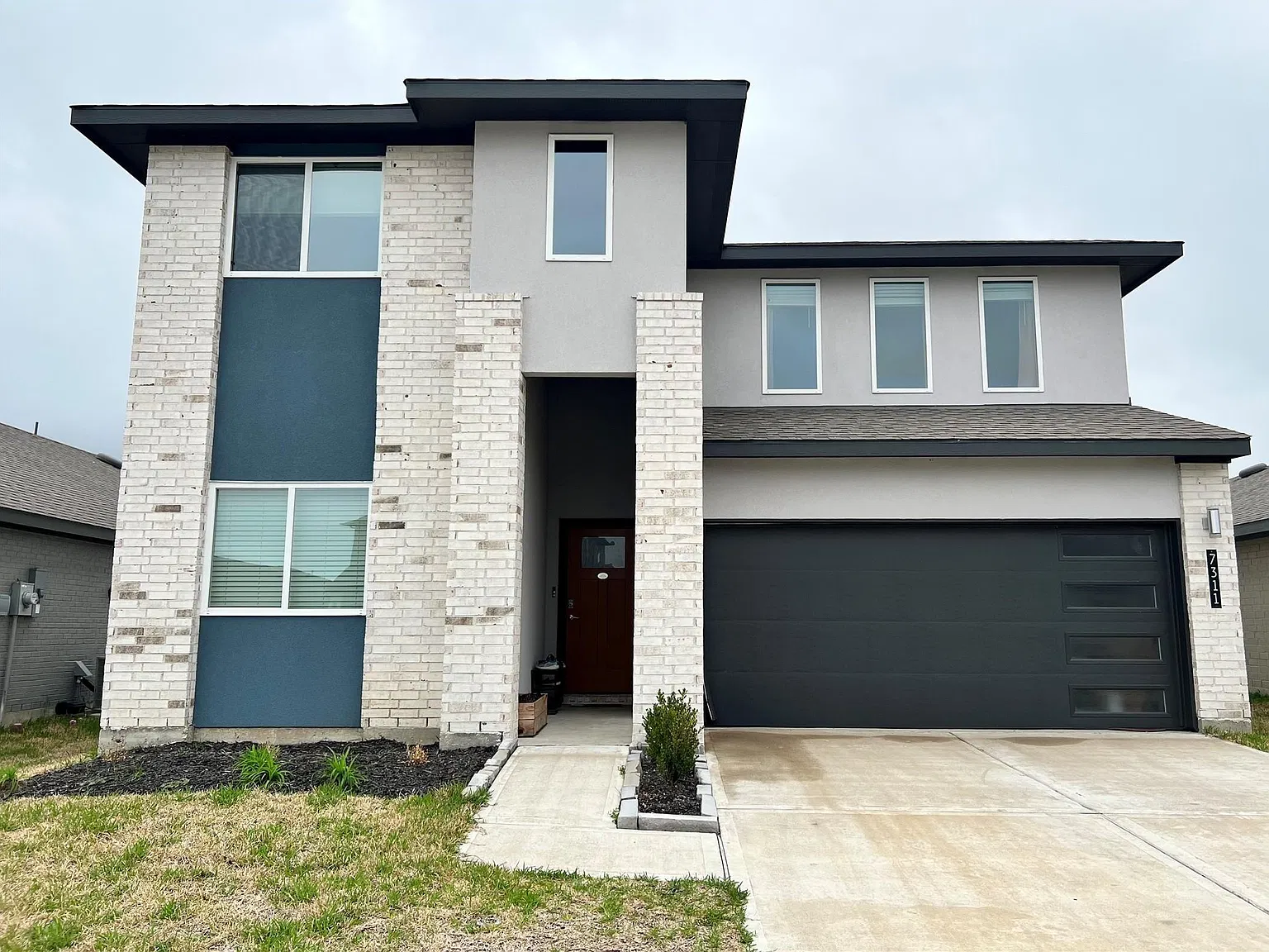 4 bed, 3.0 bath, 2338 sqft, $2,800 — Photo 1