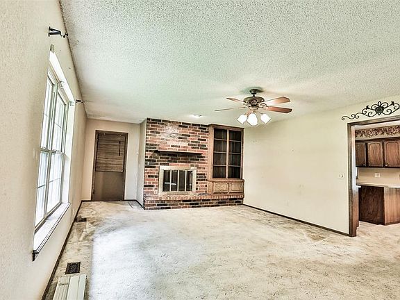 3rd image of 2101 Oakhollow Dr