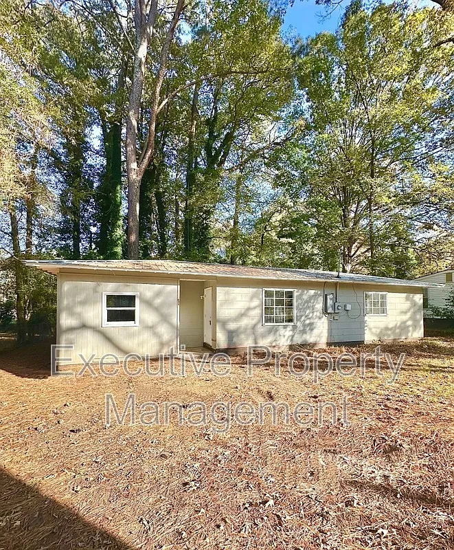 3 bed, 1.0 bath, 1044 sqft, $900 — Photo 1