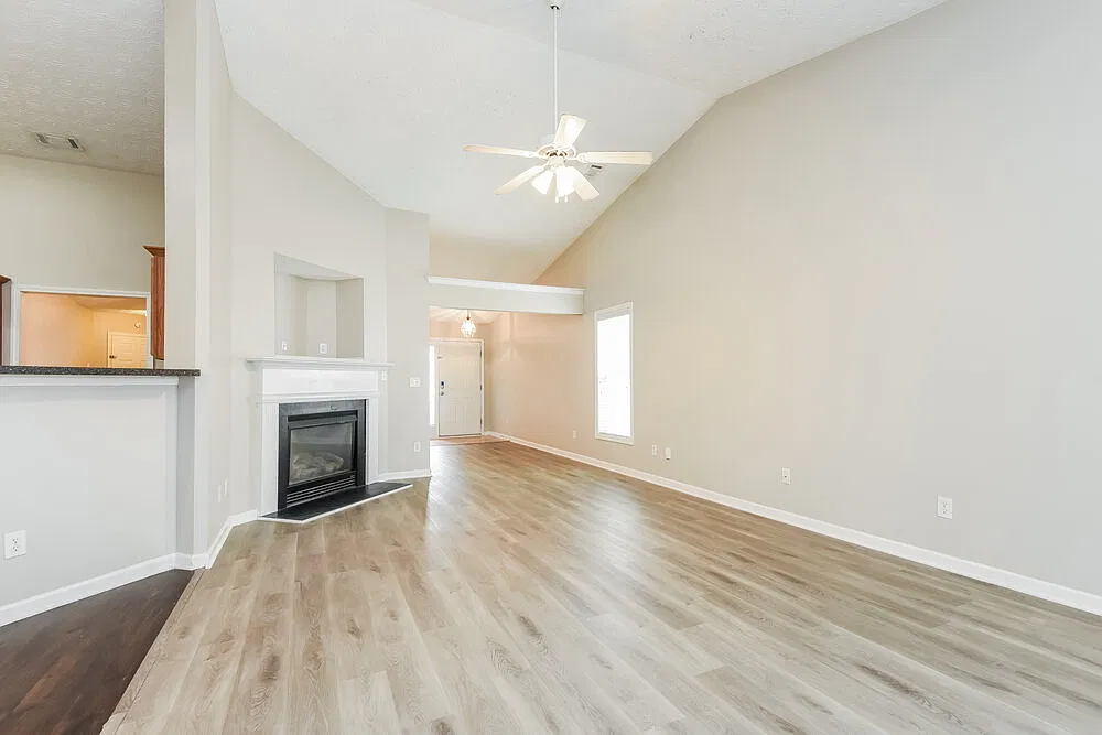 4 bed, 2.0 bath, 1959 sqft, $3,480 — Photo 4