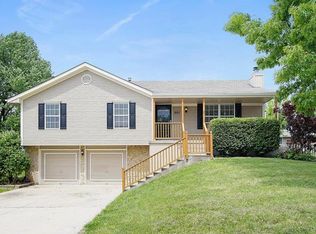 1602 Roberta Dr, Raymore, MO 64083