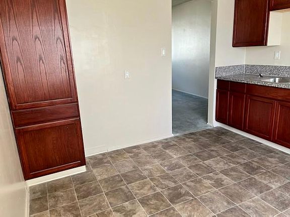 4th image of 4078 W 142nd St