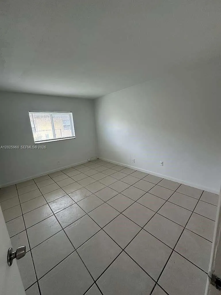 2 bed, 1.0 bath, 3570 sqft, $1,600 — Photo 2