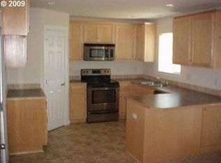 35621 Grassy Ln, Saint Helens, OR 97051
