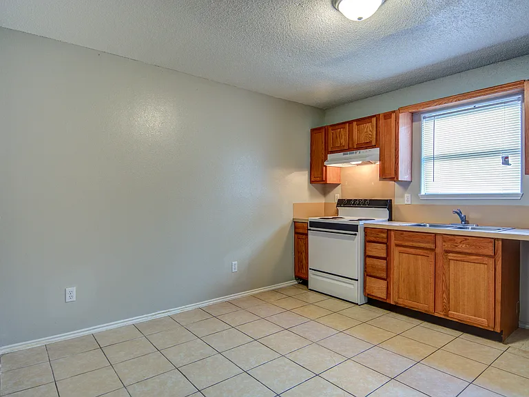 Las Violetas Apartments — Photo 7