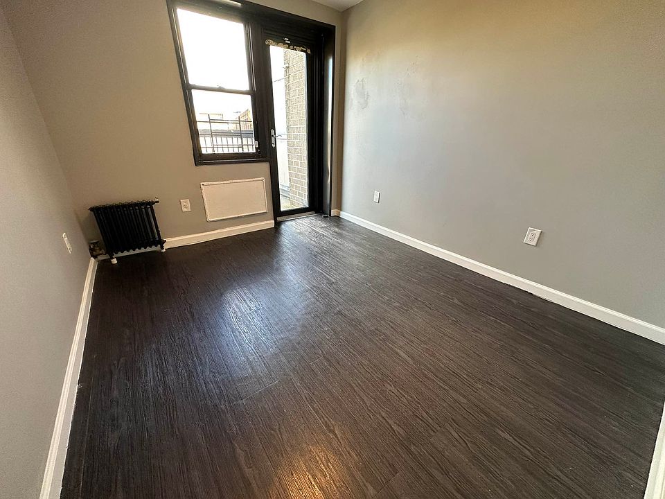 2nd image of 831 Bartholdi St APT 2G
