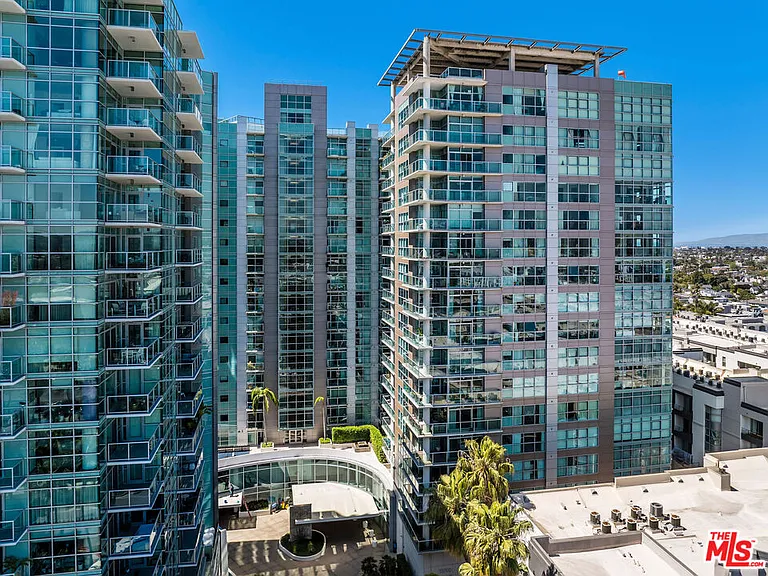 13700 Marina Pointe Dr #1626 — Photo 23