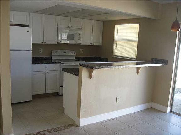 4th image of 534 Hibiscus Way #6-B