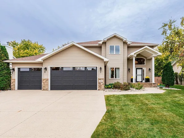 4903 Rose Creek Pkwy S, Fargo, ND 58104