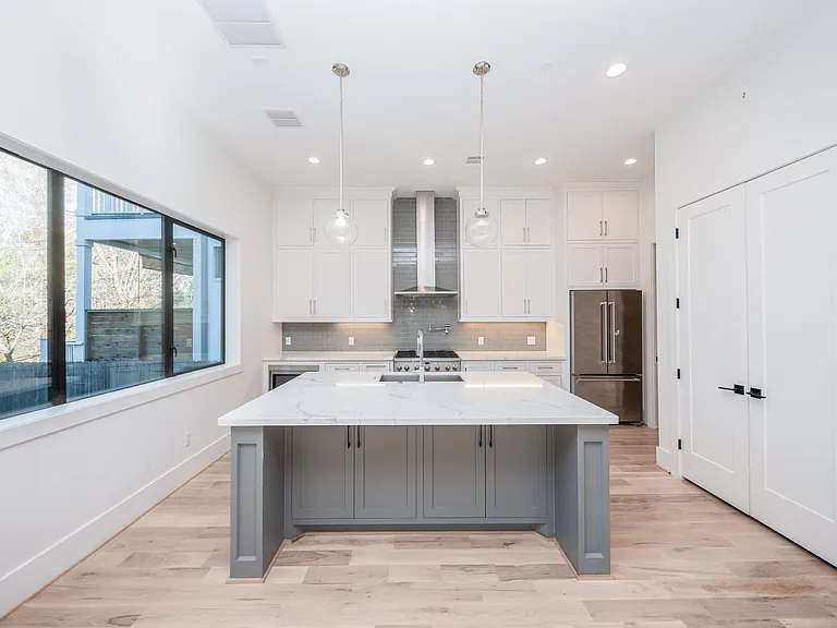 2501 Julian St — Photo 13