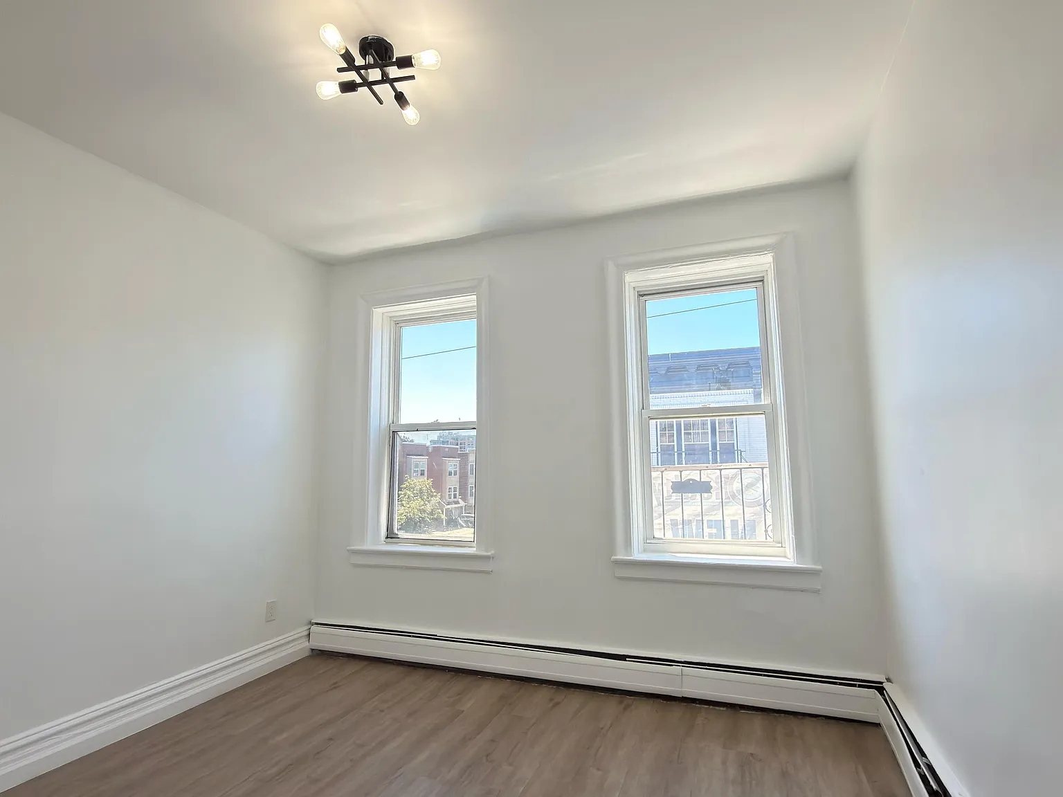 3 bed, 850 sqft, $1,950 — Photo 3