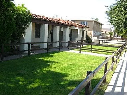1001-1007 Banning Blvd — Photo 7
