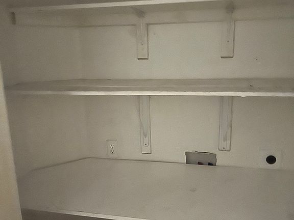 4th image of 1327 Butternut Dr