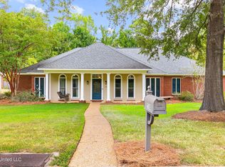 528 Cliffview Dr, Brandon, MS 39047