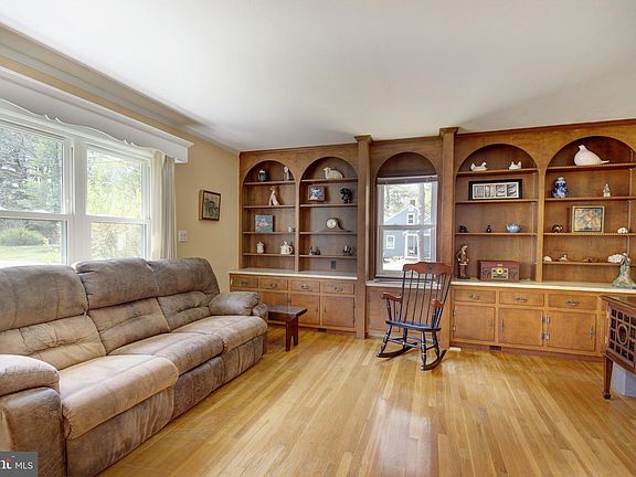 4th image of 513 Druid Hill Ave