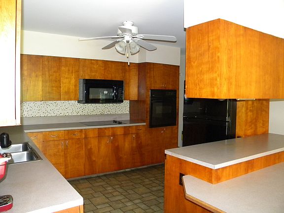 3rd image of 951 School Ln
