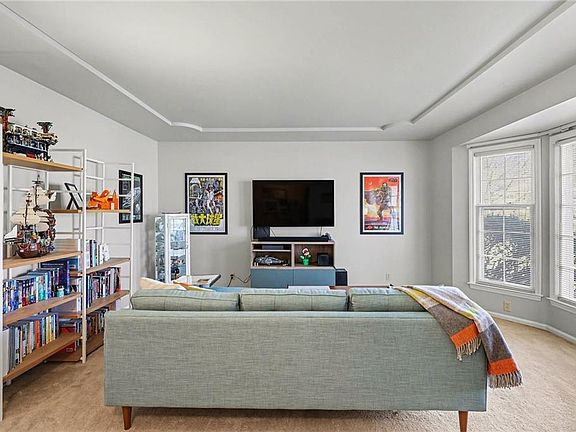 5th image of 8411 W 87th St