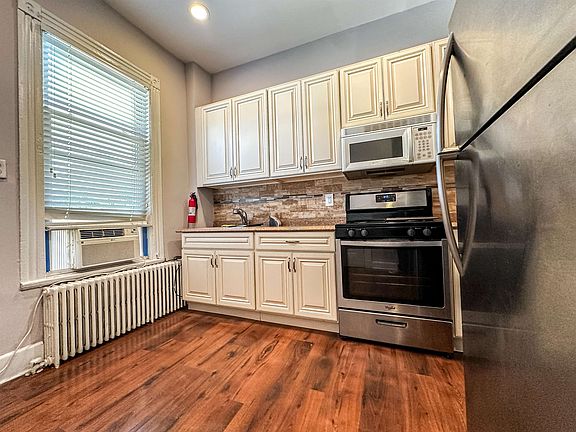 5th image of 18 Howard Pl Floor 1