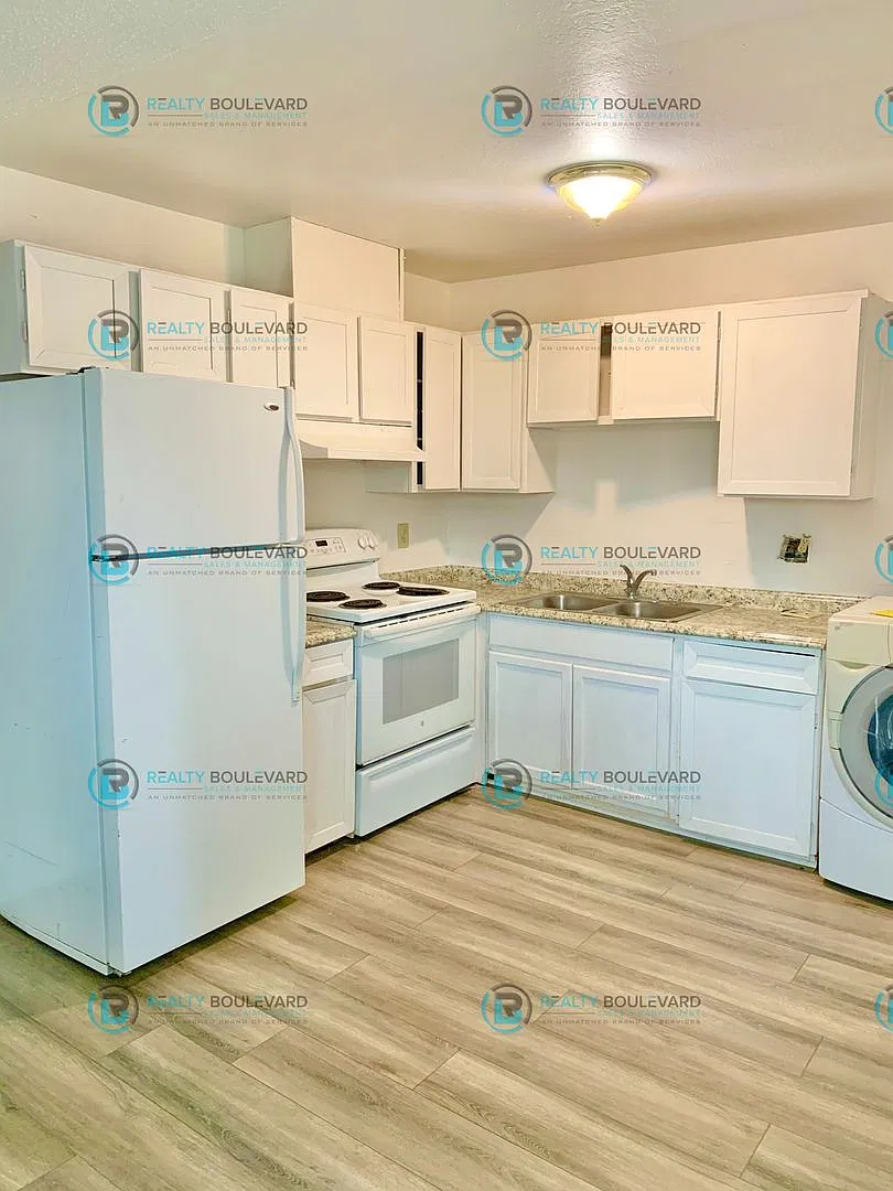 Centrally Located 2 Bedroom Duplex located close to UNR!! — Photo 3