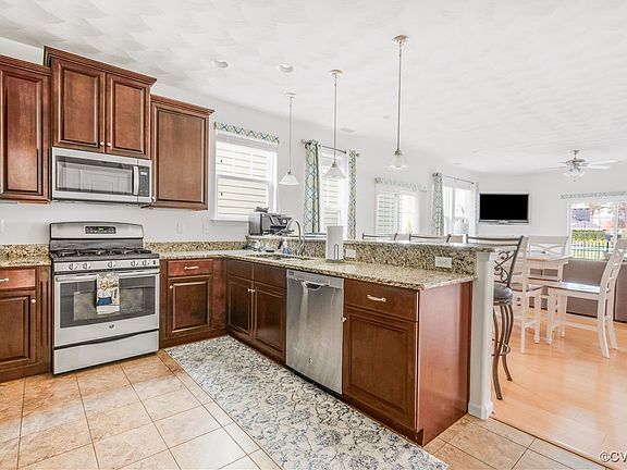3rd image of 113 Tucker Dr